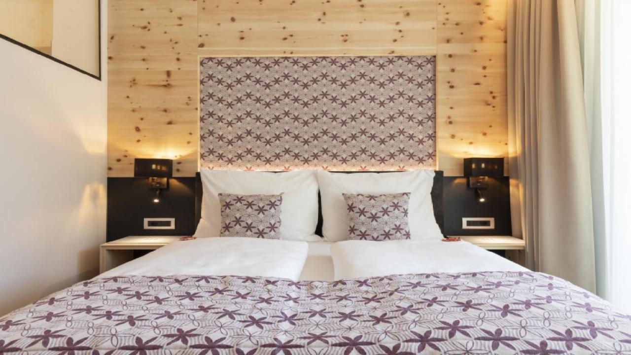Cityhotel Goldener Adler B&B Киуза Екстериор снимка
