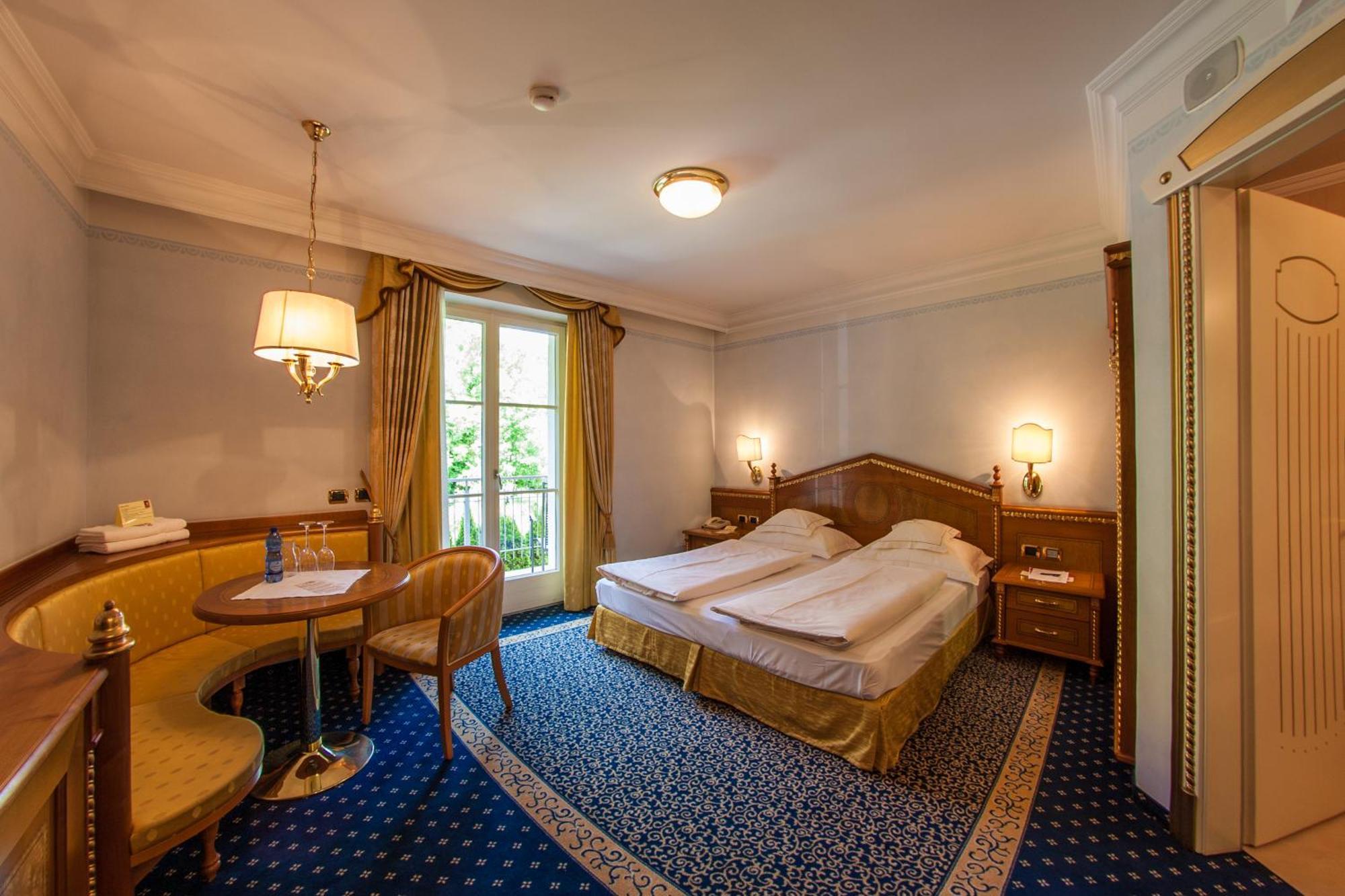 Cityhotel Goldener Adler B&B Киуза Екстериор снимка