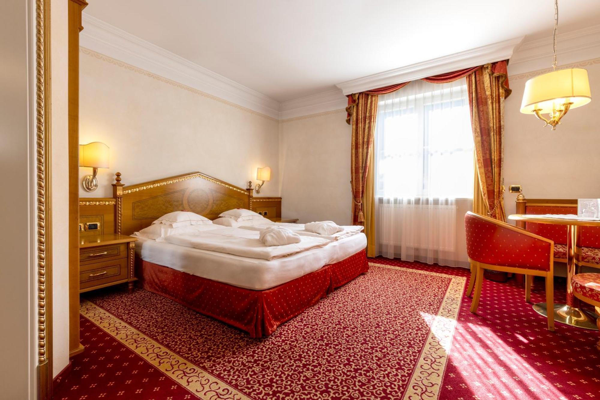Cityhotel Goldener Adler B&B Киуза Екстериор снимка