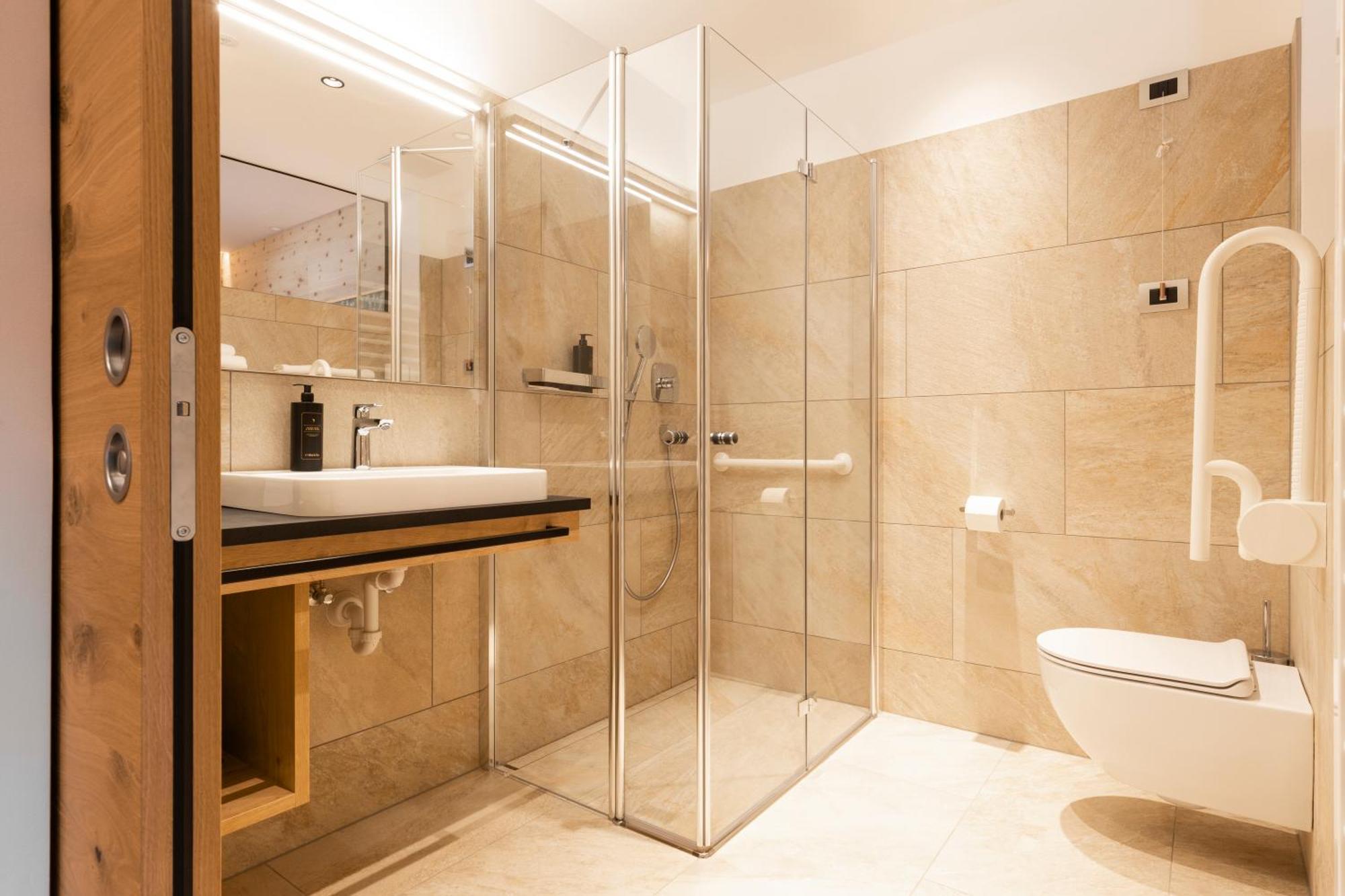 Cityhotel Goldener Adler B&B Киуза Екстериор снимка