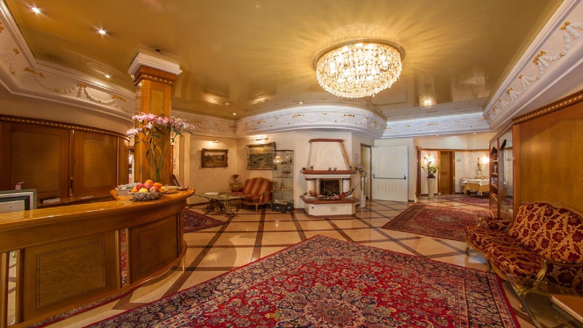 Cityhotel Goldener Adler B&B Киуза Екстериор снимка