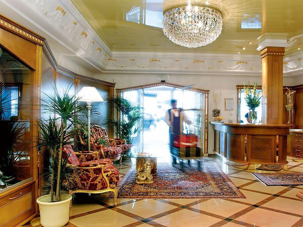 Cityhotel Goldener Adler B&B Киуза Екстериор снимка