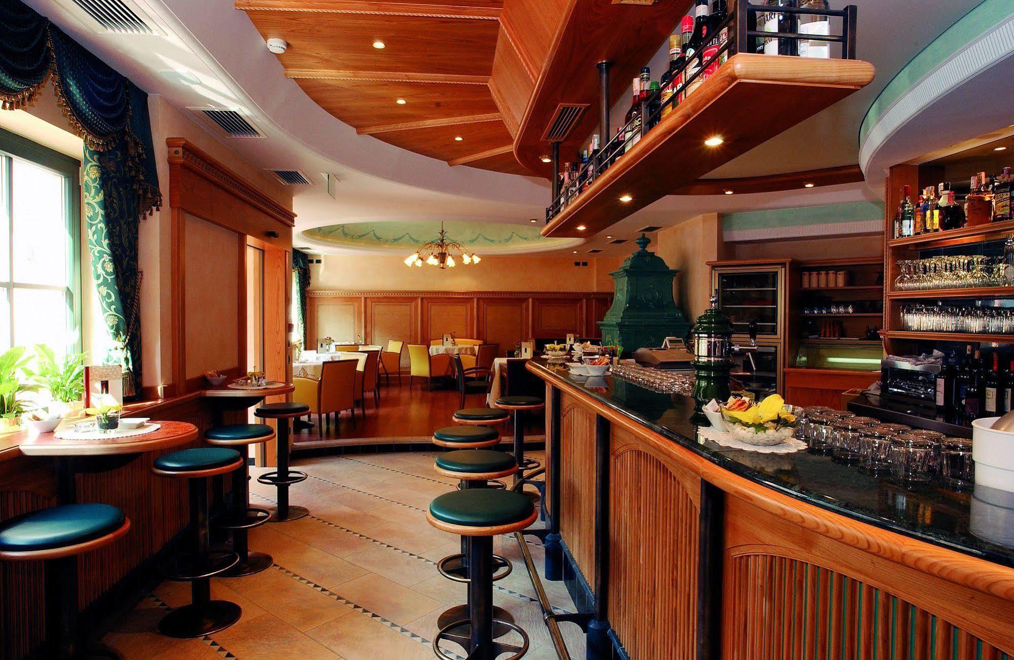 Cityhotel Goldener Adler B&B Киуза Екстериор снимка